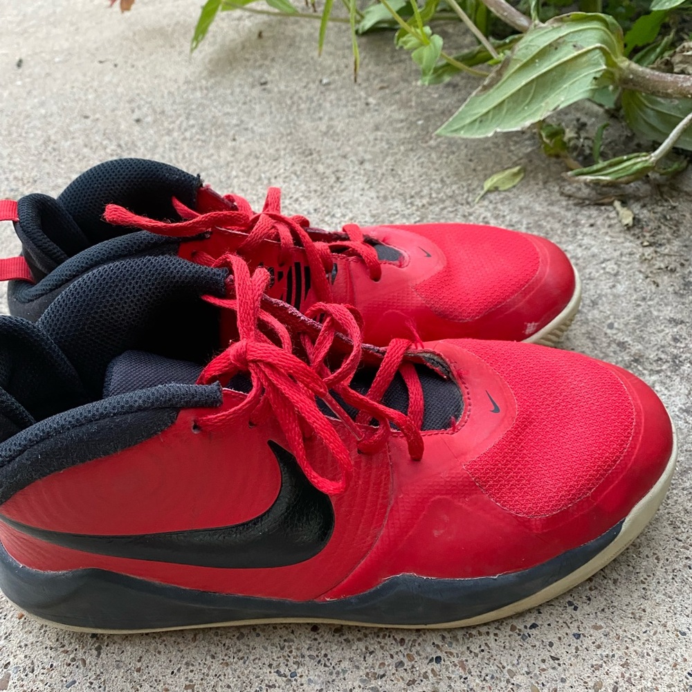 Nike Team Hustle Boys Shoes